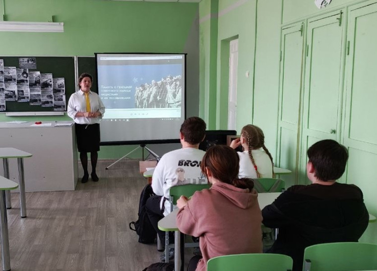Советник директора по воспитанию Барышева Т.А. провела с учащимися 6 класса Всероссийский урок-реконструкцию «Без срока давности», который посвящен Дню единых действий в память о геноциде советского народа нацистами и их пособниками в годы ВОВ.